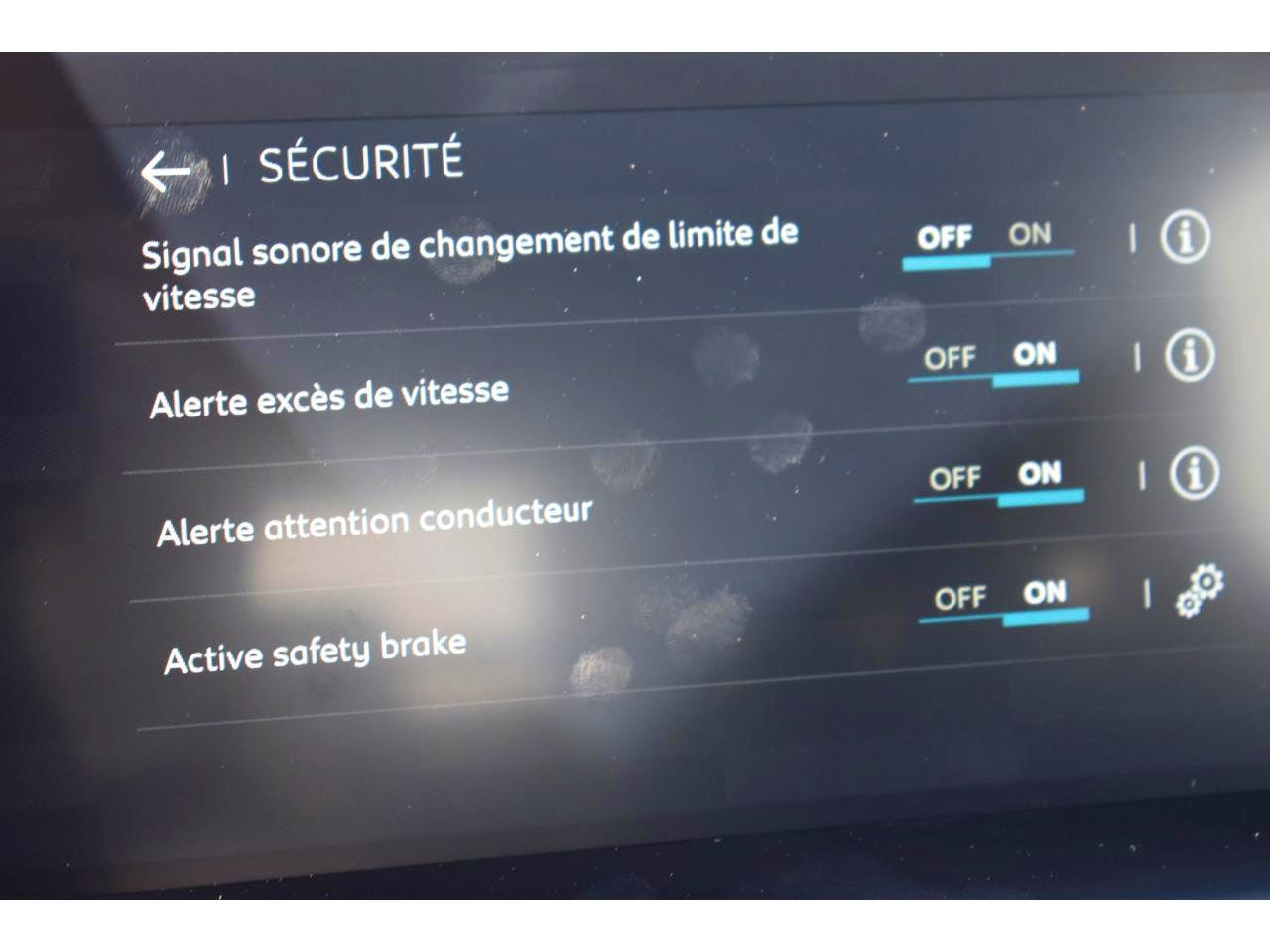 Citroën C4  Hybride 136 e-DCS6 Plus occasion - Photo 30