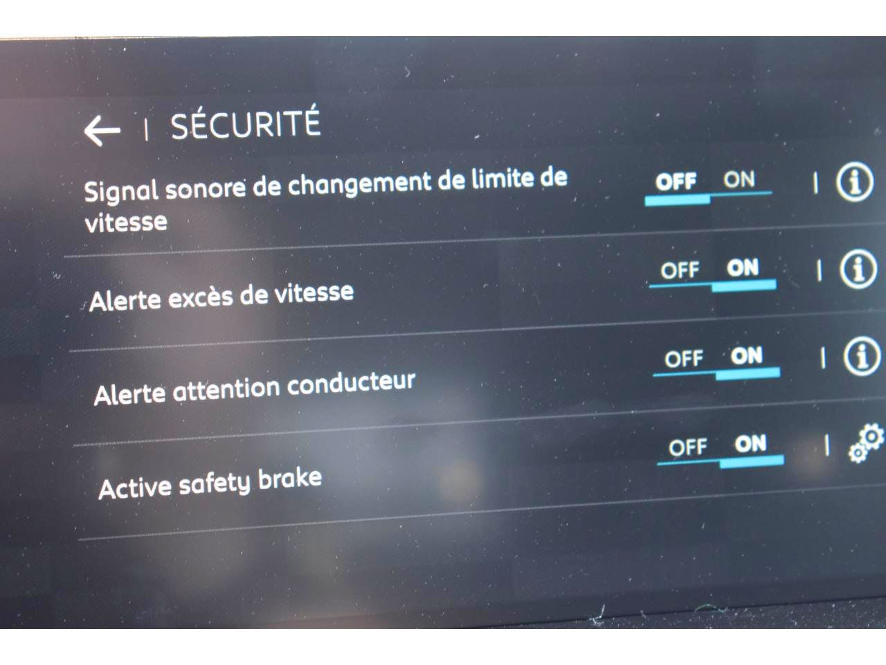 Citroën C4  Hybride 136 e-DCS6 Plus occasion - Photo 30