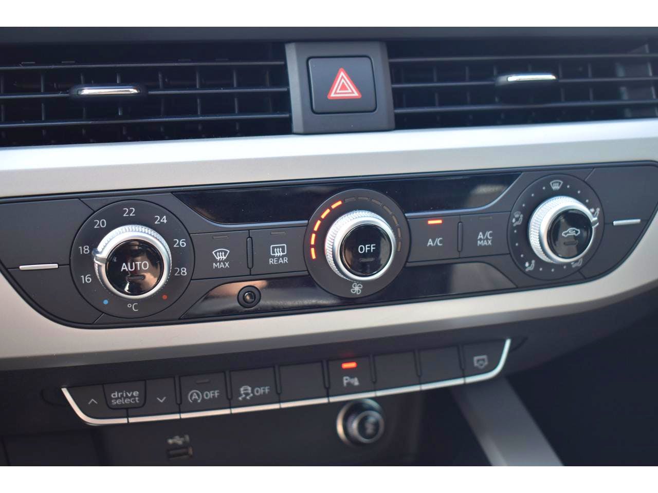 Audi A4 Avant  40 TDI 190 S tronic 7 Quattro Business Line occasion - Photo 13