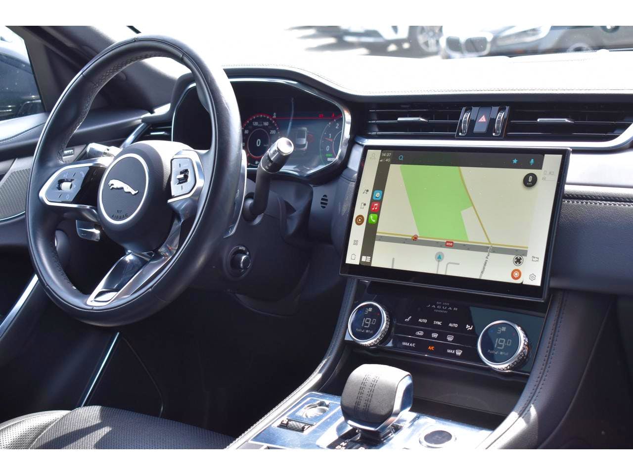 Jaguar F-Pace  P400E PLUG-IN-HYBRID SE BVA8 AWD occasion - Photo 6