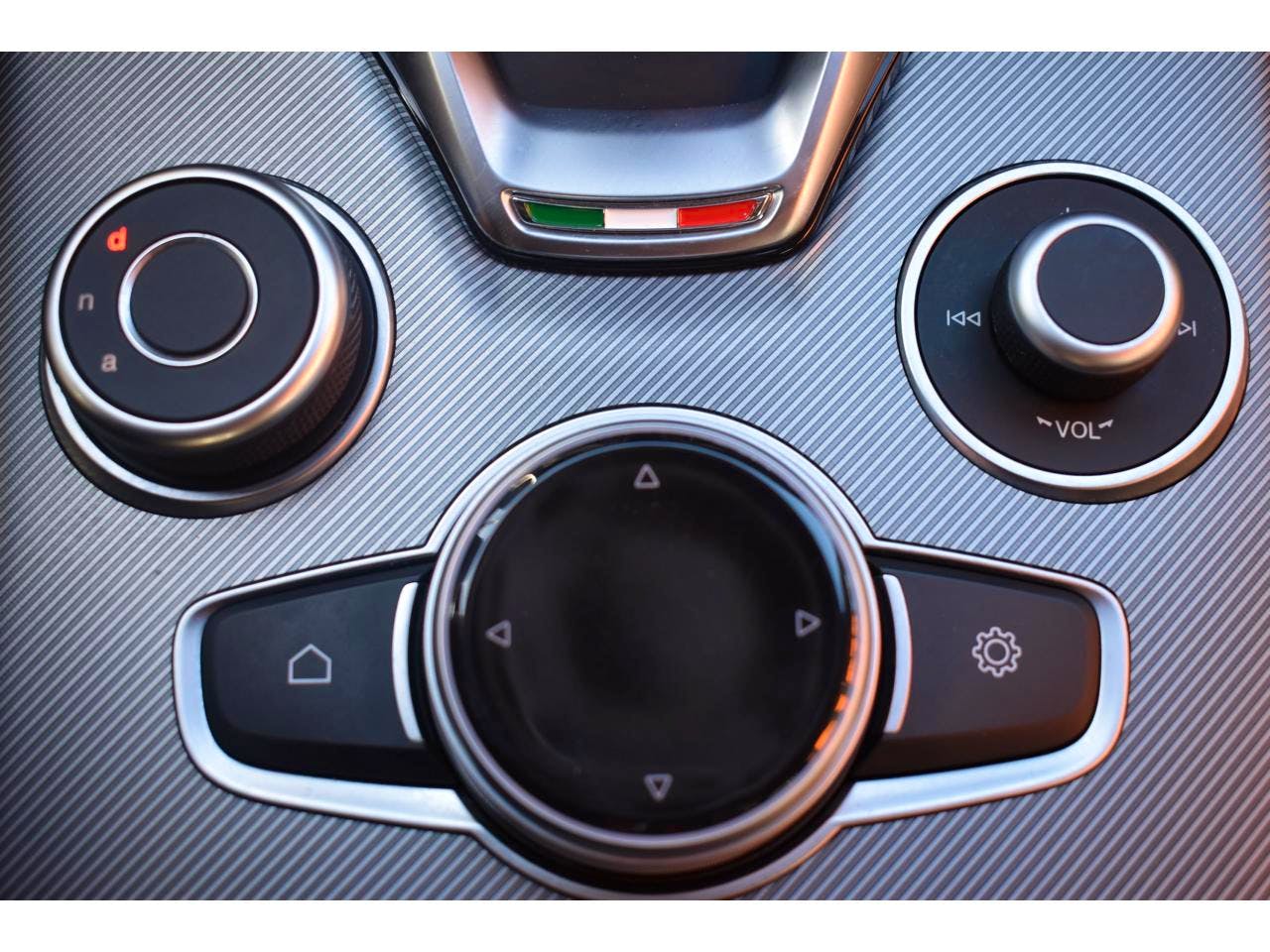 Alfa Romeo Stelvio  2.2 160 ch AT8 Sprint toit ouvrant panoramique occasion - Photo 31