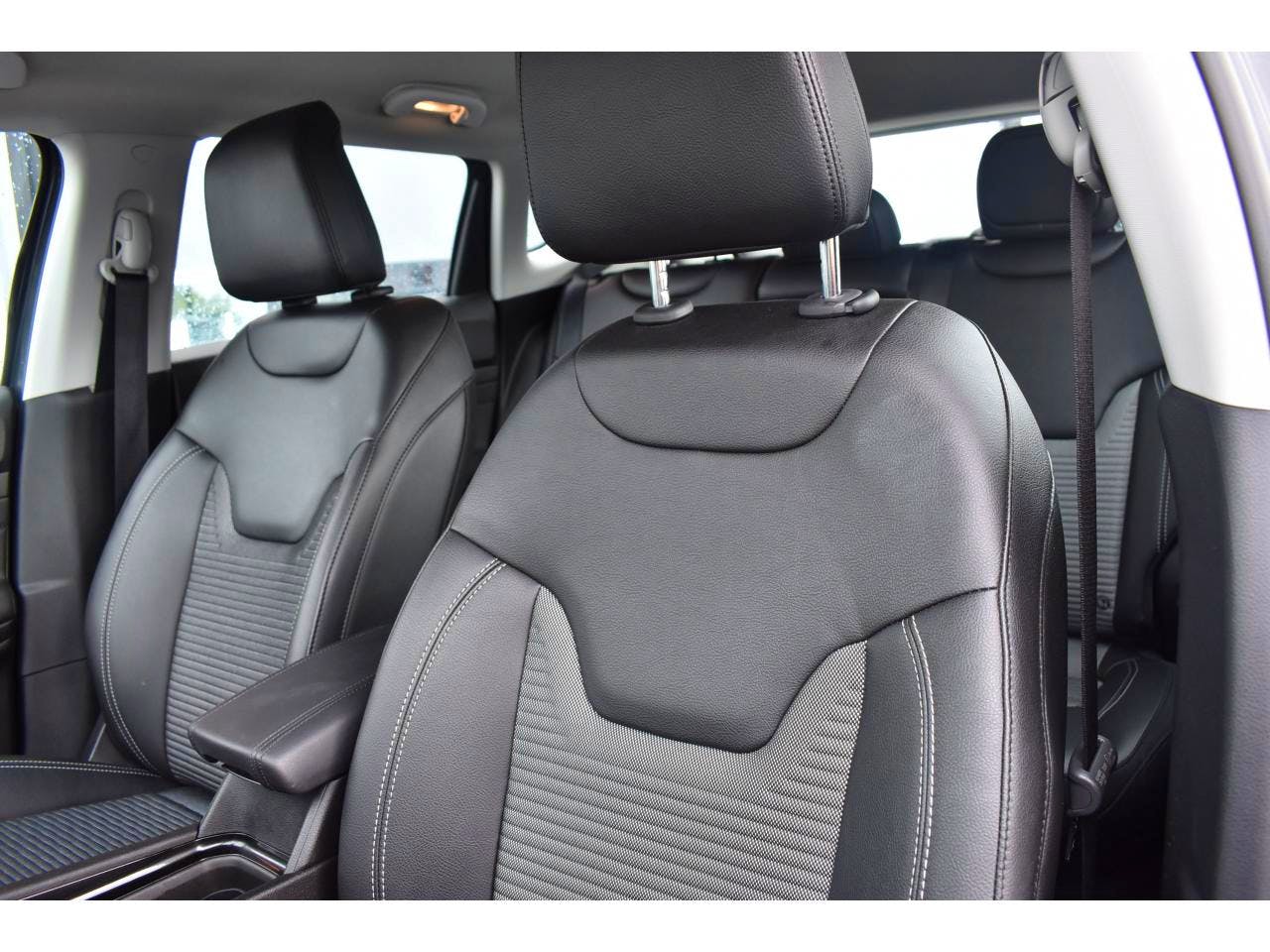 Jeep Compass  1.5 Turbo T4 130 ch BVR7 e-Hybrid Altitude occasion - Photo 15