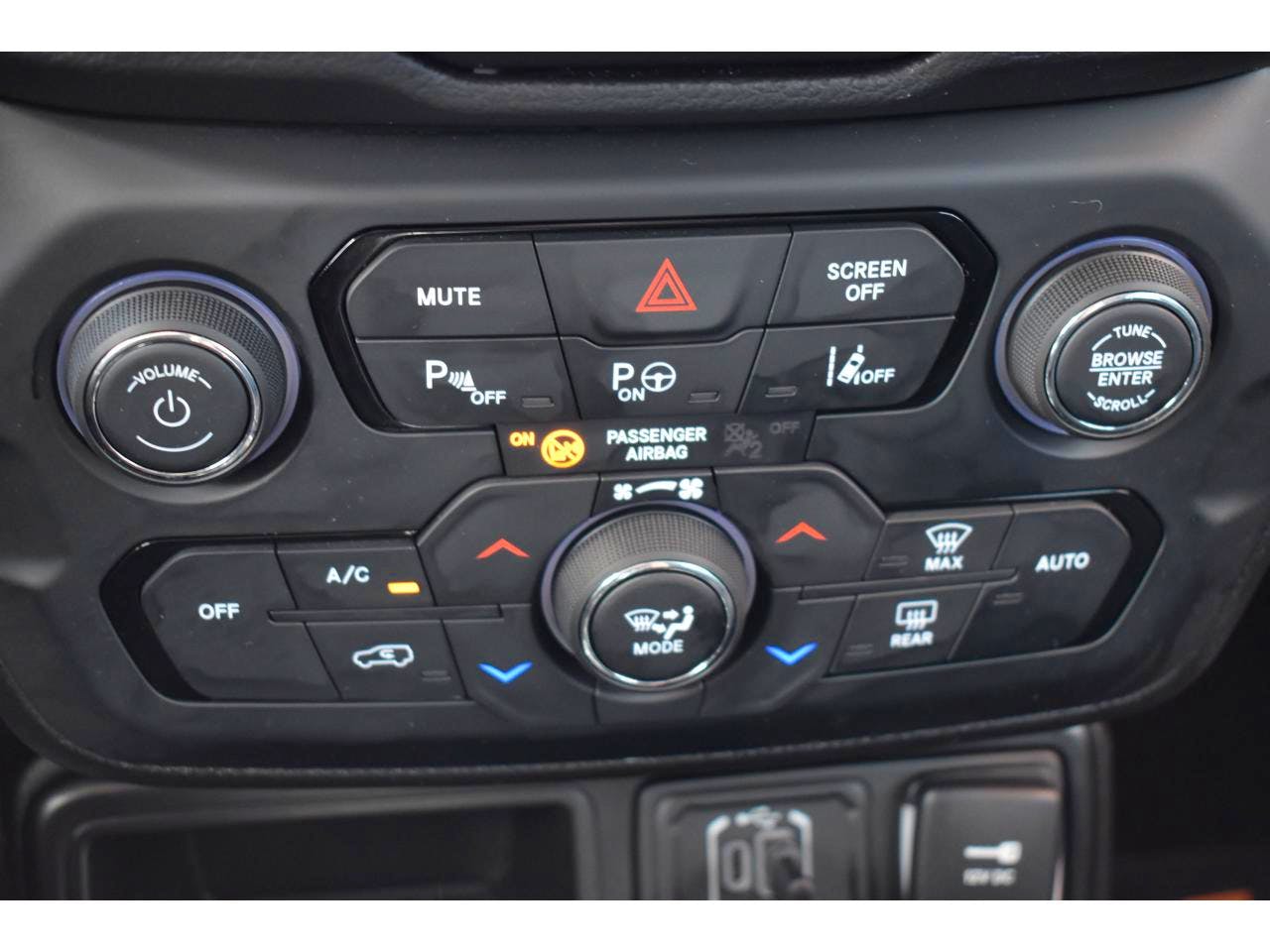 Jeep Renegade  1.5 Turbo T4 130 ch BVR7 e-Hybrid Altitude occasion - Photo 13