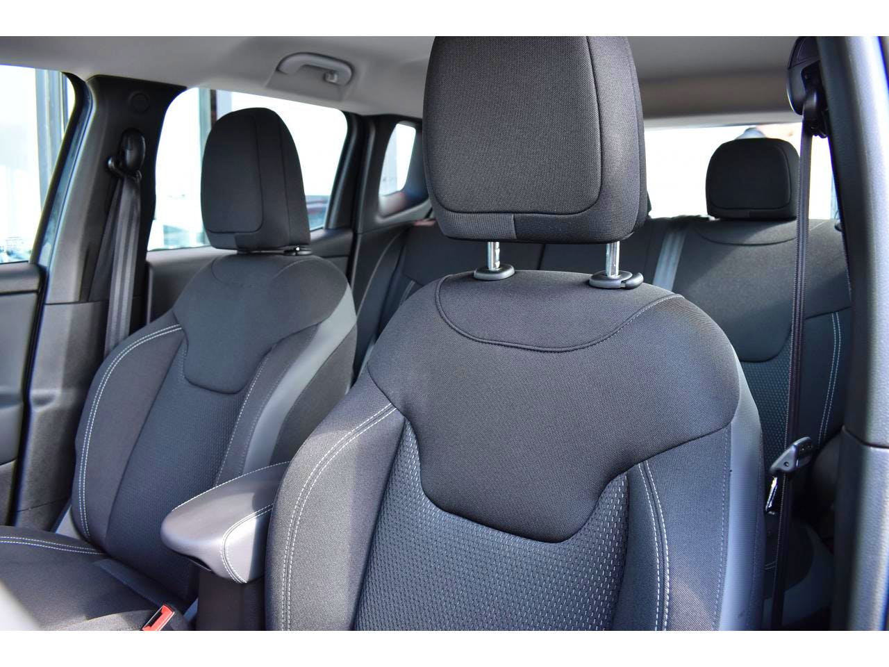 Jeep Renegade  1.5 Turbo T4 130 ch BVR7 e-Hybrid Altitude occasion - Photo 15