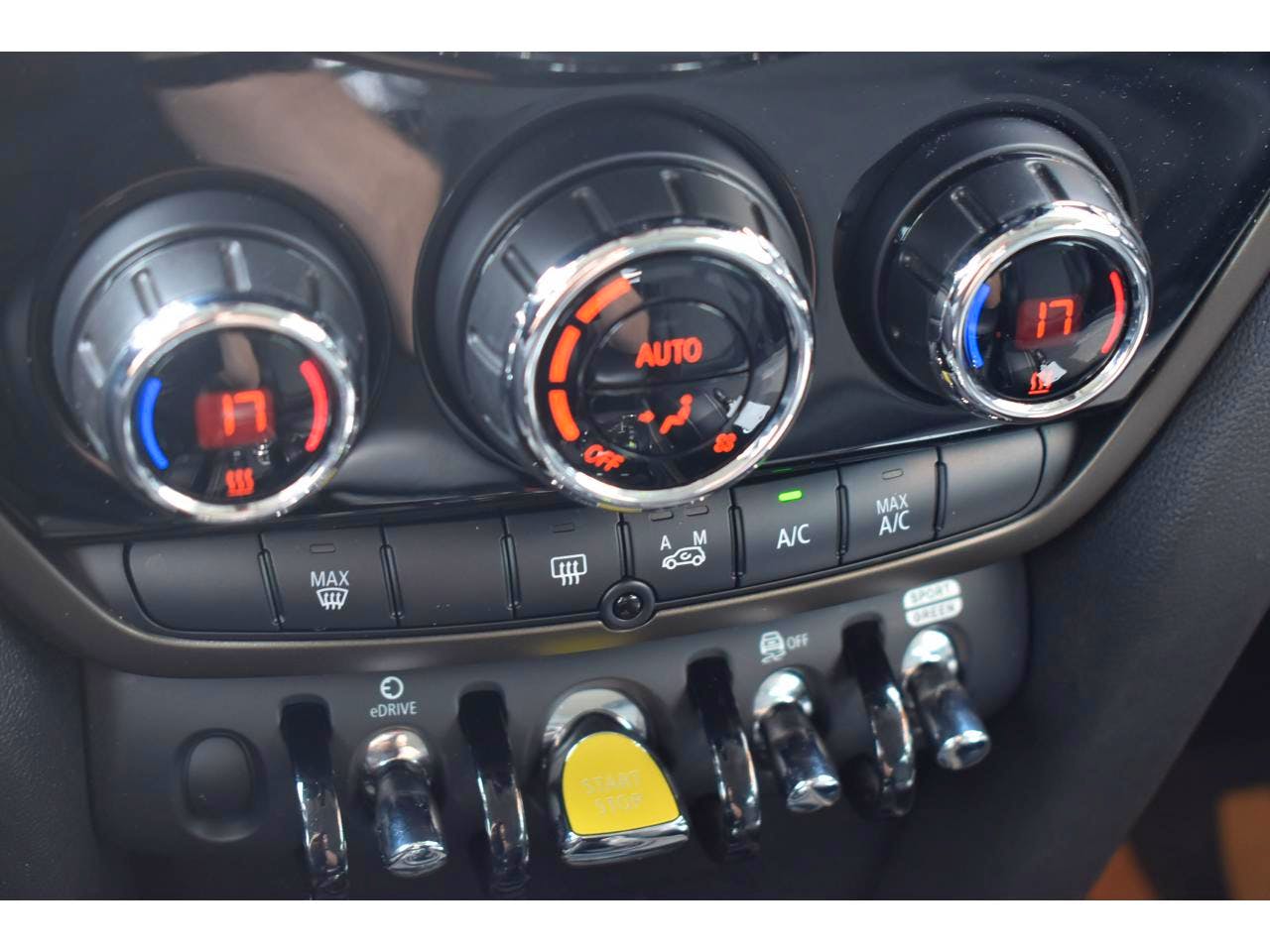 Mini Countryman  125-95 ch ALL4 BVA6 Cooper SE BUSINESS DESIGN occasion - Photo 13