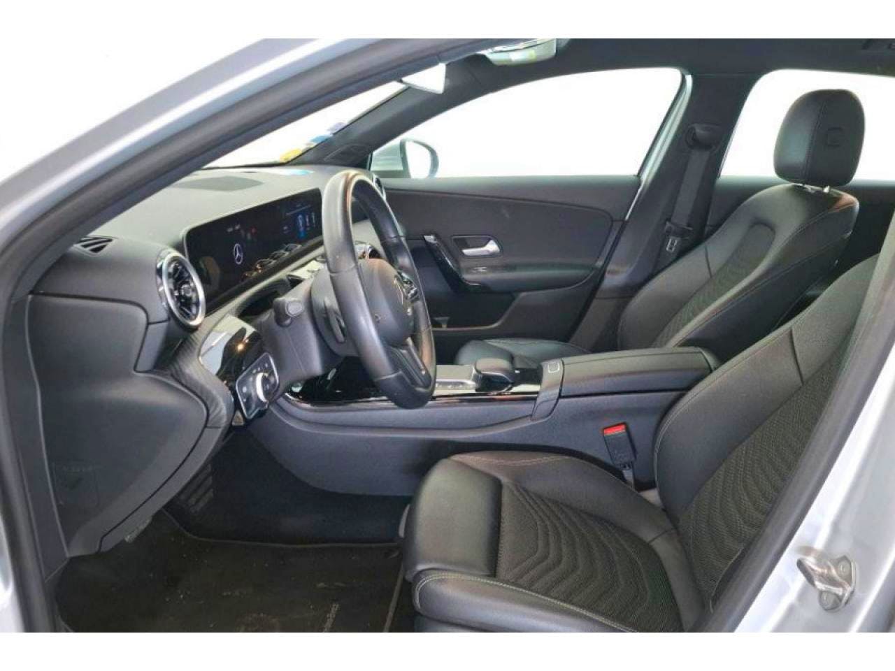 Mercedes Benz Classe A  A 180 d - BV 7G-DCT  BERLINE 5P - BM 177 Business Line PHASE 1 occasion - Photo 2