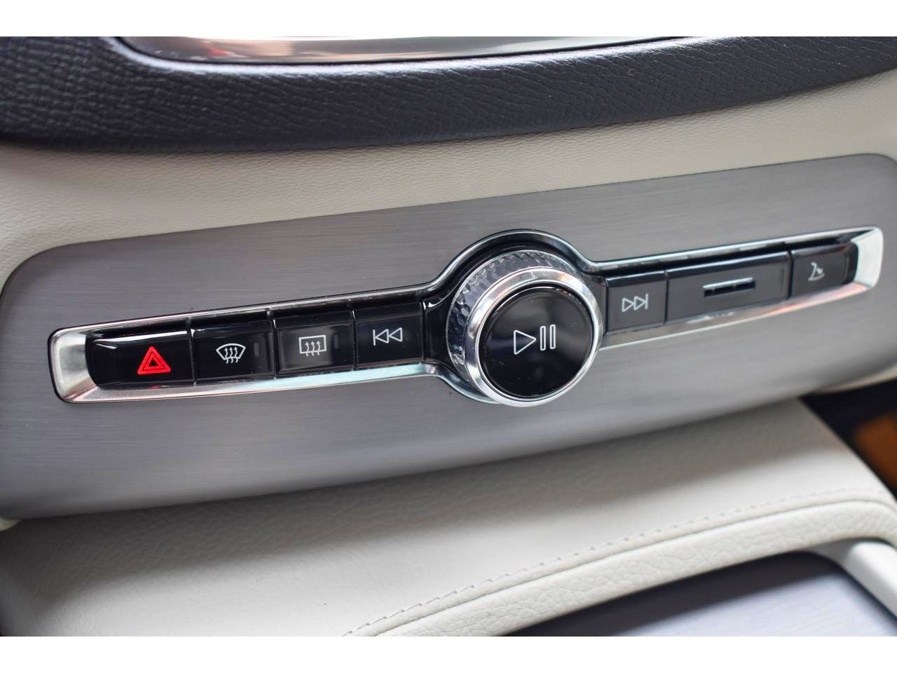 Volvo XC90  T8 Twin Engine 303+87 ch Geartronic 8 7pl Momentum occasion - Photo 31