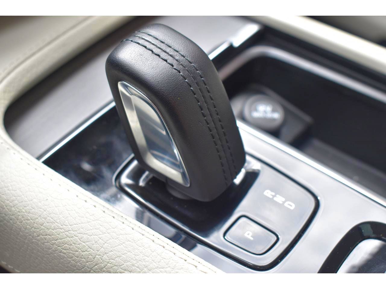 Volvo XC90  T8 Twin Engine 303+87 ch Geartronic 8 7pl Momentum occasion - Photo 32