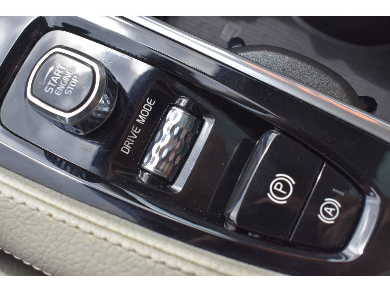 Volvo XC90  T8 Twin Engine 303+87 ch Geartronic 8 7pl Momentum occasion - Photo 33