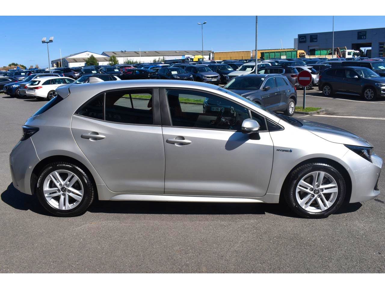 Toyota Corolla  Hybride 180h CVT Dynamic Business occasion - Photo 4