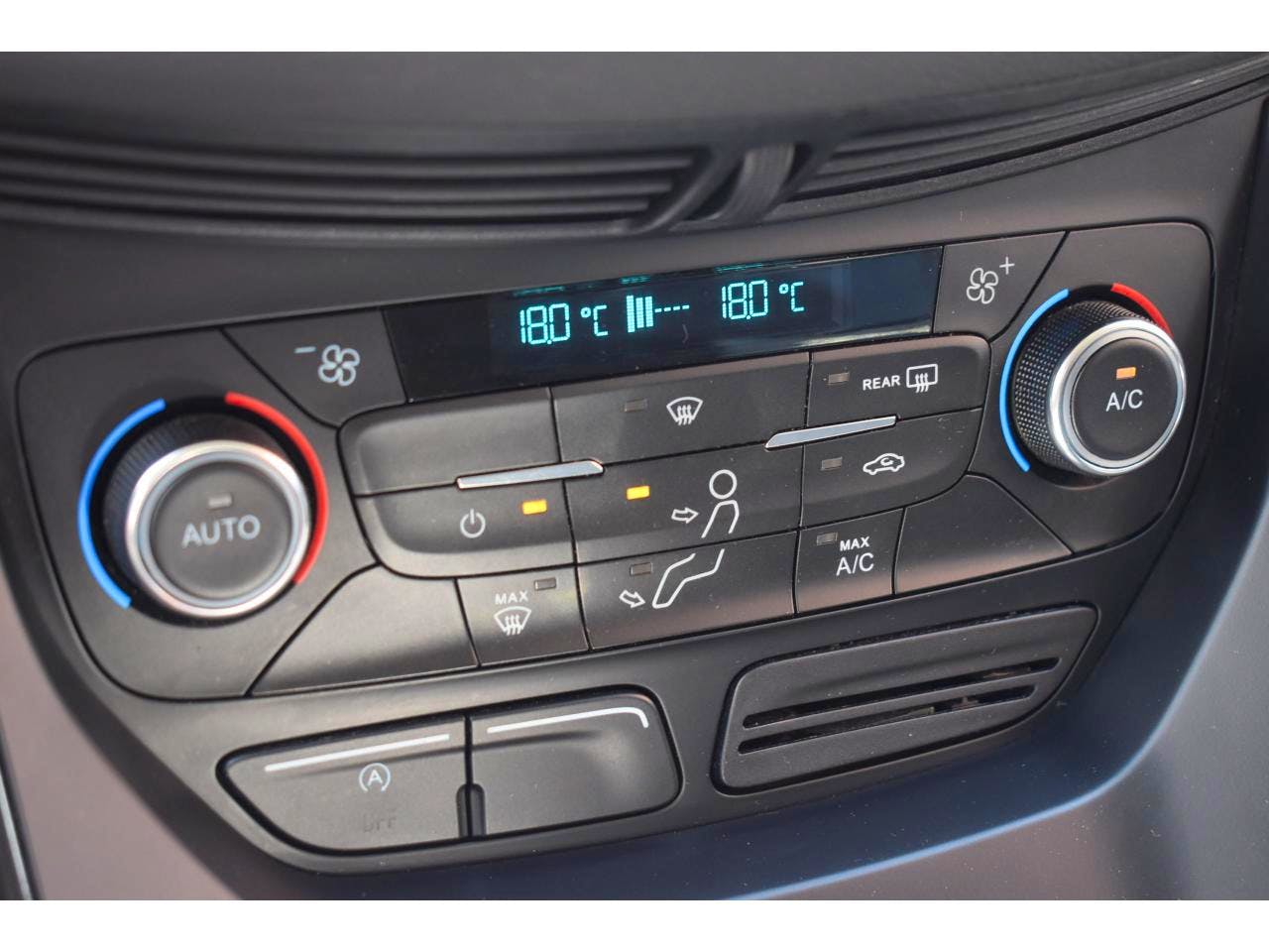 Ford Kuga  1.5 TDCi 120 S&S 4x2 BVM6 Titanium Business occasion - Photo 13