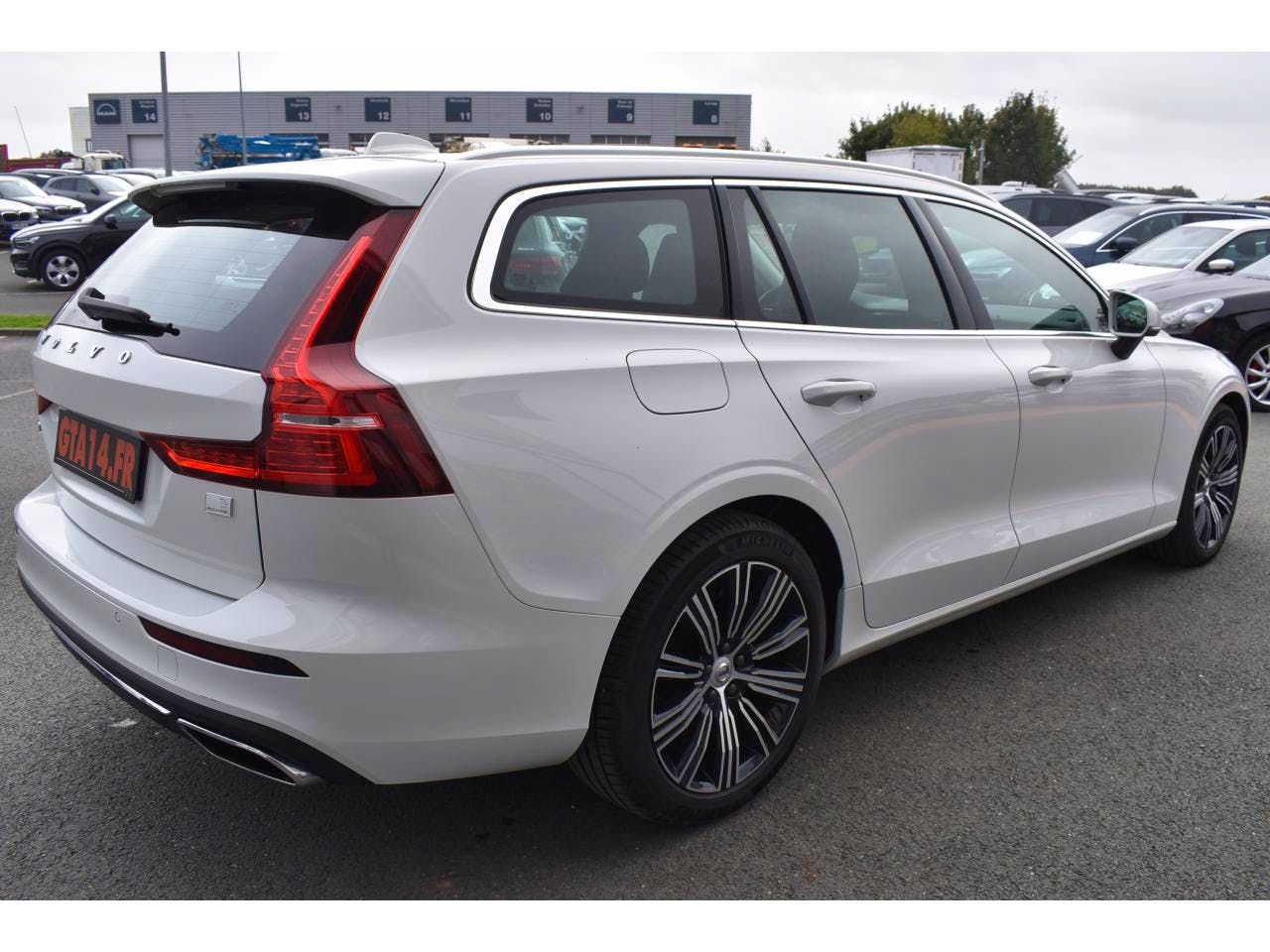 Volvo V60 BUSINESS  T6 AWD Recharge 253 ch + 87 ch Geartronic 8 Inscription Business occasion - Photo 2