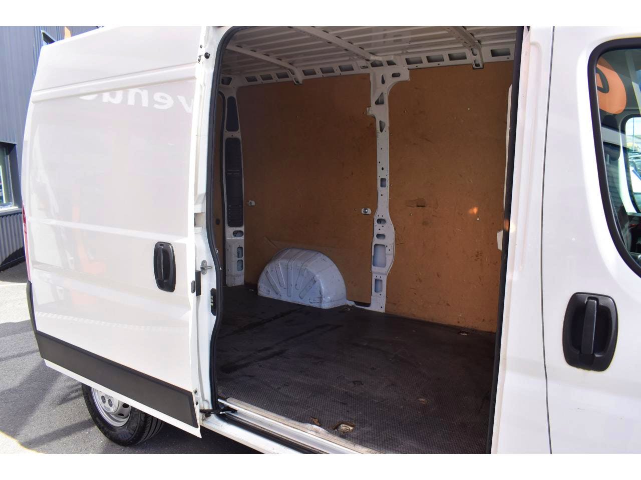 Peugeot Boxer  333 L2H2 BLUEHDI 140 S&S ASPHALT occasion - Photo 5