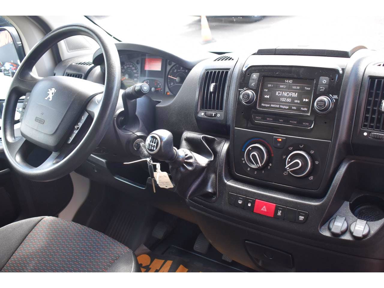 Peugeot Boxer  333 L2H2 BLUEHDI 140 S&S ASPHALT occasion - Photo 6
