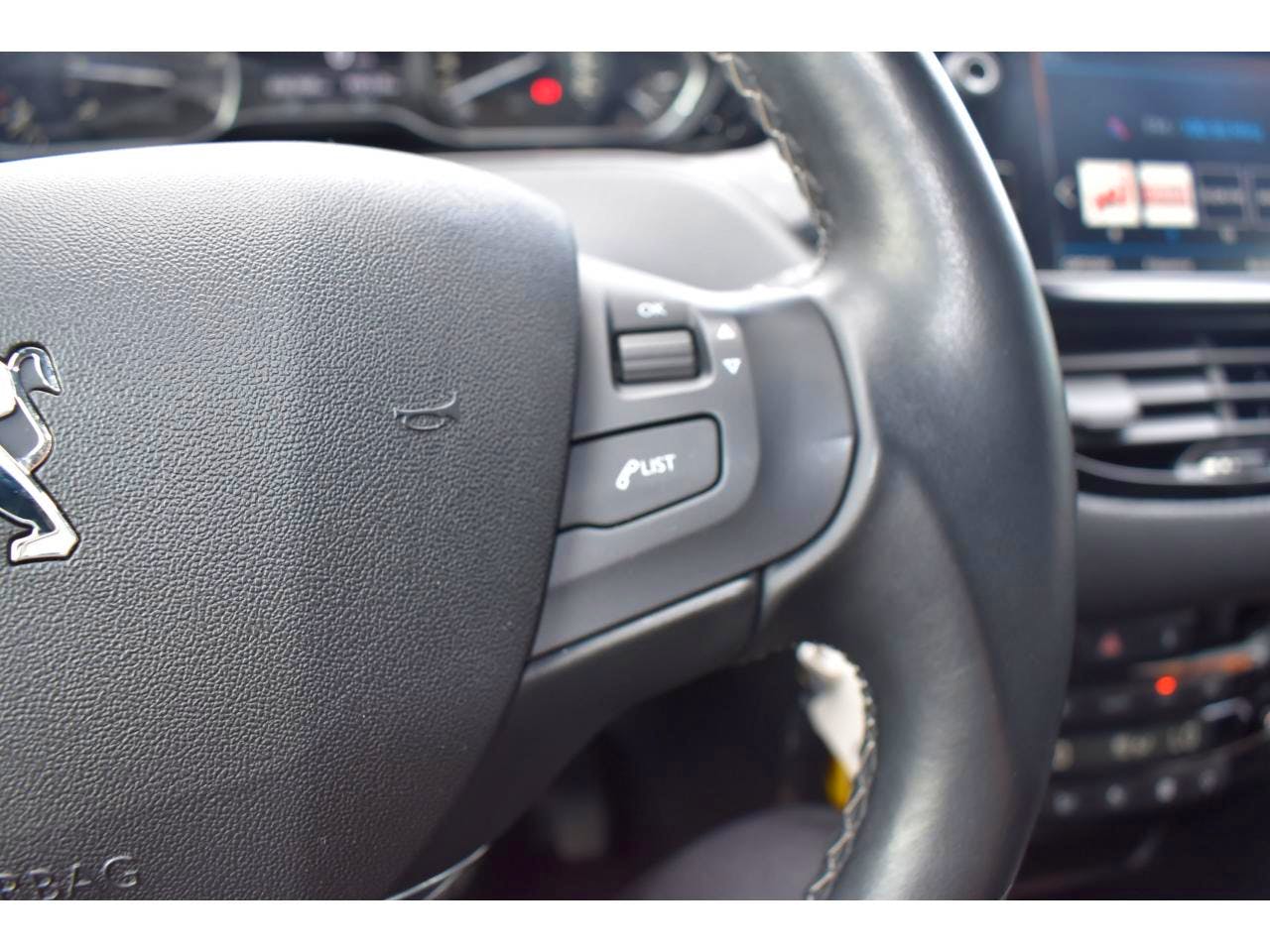 Peugeot 208  1.5 BlueHDi S&S - 100  BERLINE Allure Business PHASE 2 occasion - Photo 22