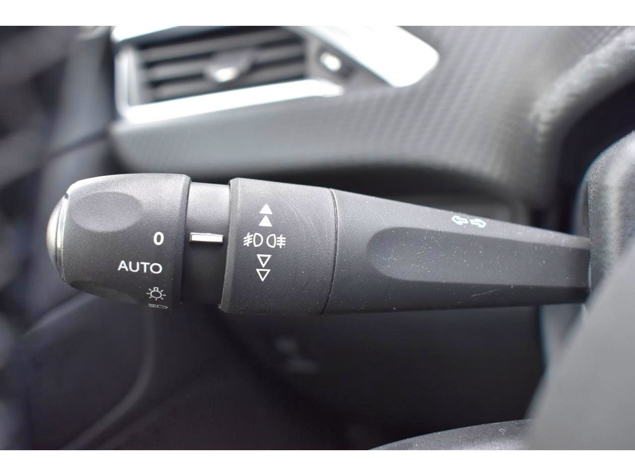 Peugeot 208  1.5 BlueHDi S&S - 100  BERLINE Allure Business PHASE 2 occasion - Photo 23