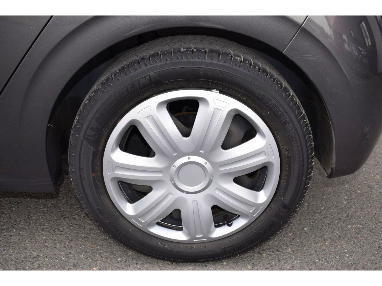 Peugeot 208  1.5 BlueHDi S&S - 100  BERLINE Allure Business PHASE 2 occasion - Photo 28