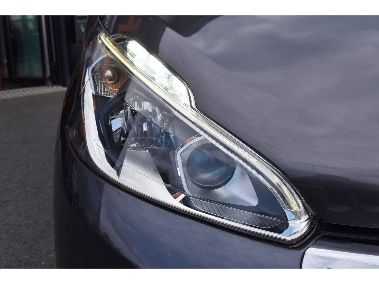 Peugeot 208  1.5 BlueHDi S&S - 100  BERLINE Allure Business PHASE 2 occasion - Photo 7