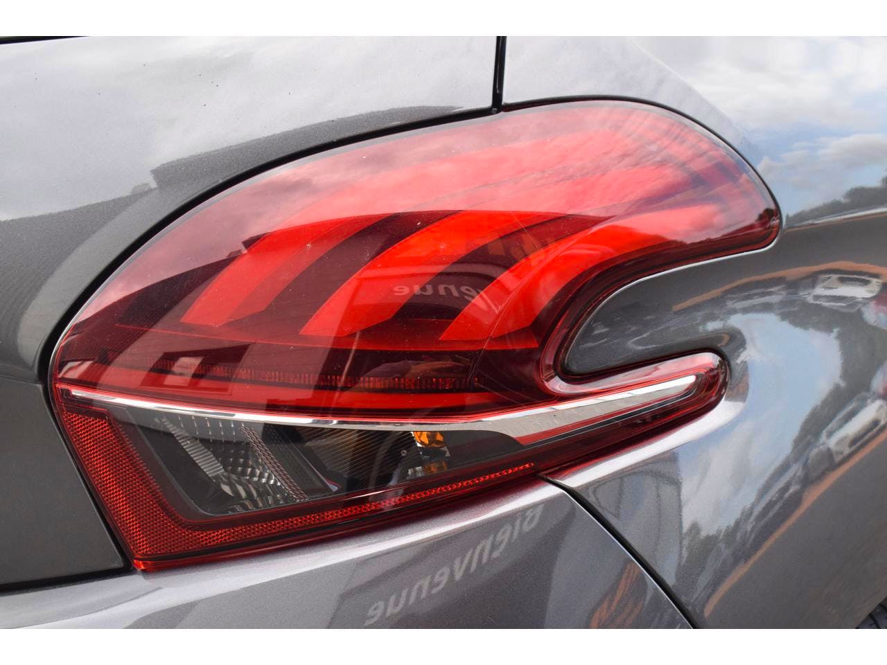 Peugeot 208  1.5 BlueHDi S&S - 100  BERLINE Allure Business PHASE 2 occasion - Photo 9