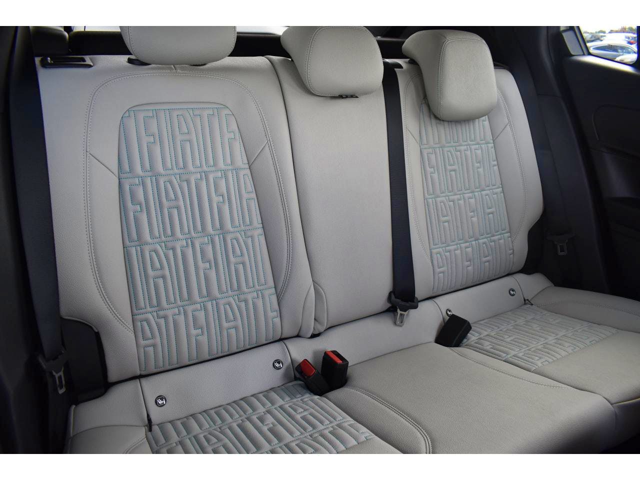 Fiat 600  1.2 Hybrid 100ch DCT6 La Prima occasion - Photo 5