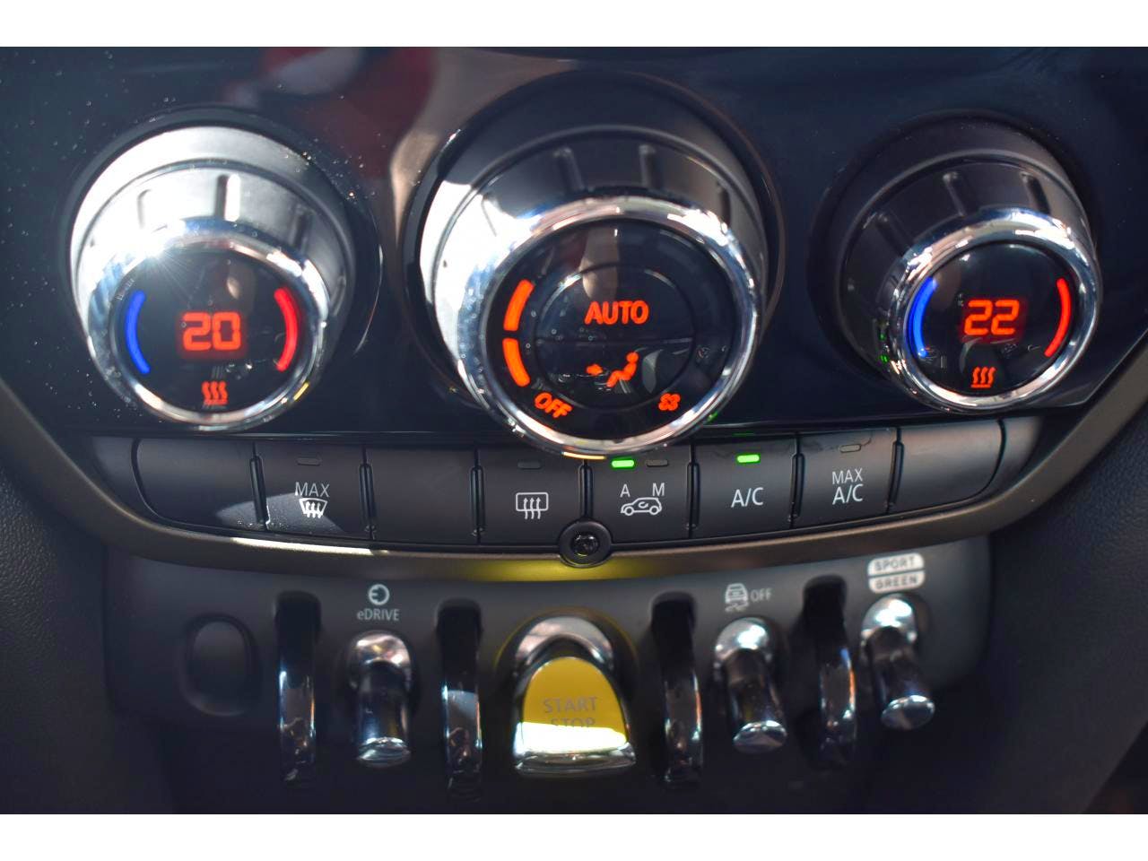 Mini Countryman  125+95 ch ALL4 BVA6 Cooper SE BUSINESS DESIGN occasion - Photo 13
