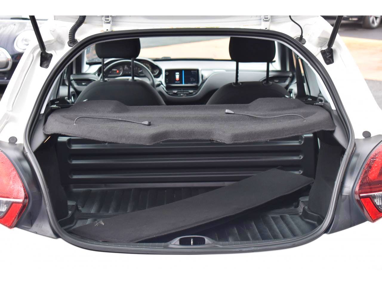 Peugeot 208 Affaire  PURETECH 82 S&S BVM5 PREMIUM occasion - Photo 9