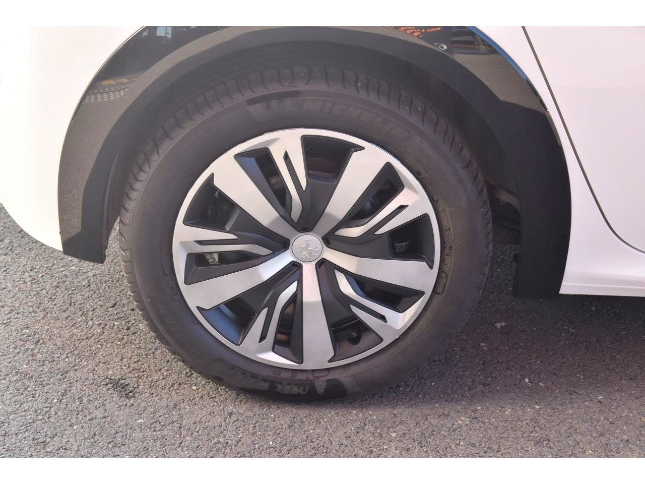 Peugeot e-208  50 kWh 136ch Active Business occasion - Photo 37
