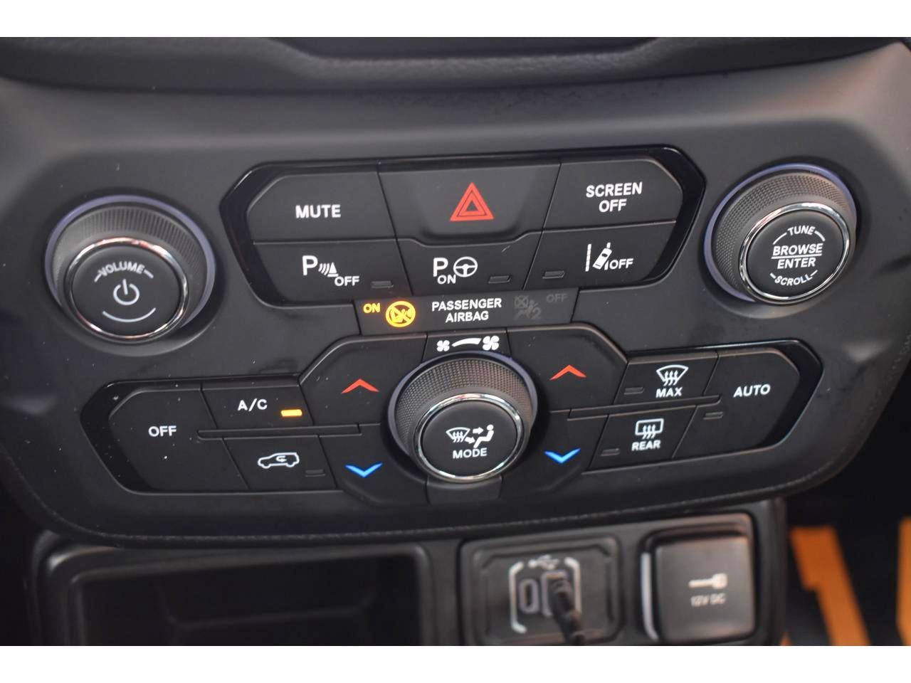 Jeep Renegade  1.5 Turbo T4 130 ch BVR7 e-Hybrid Altitude occasion - Photo 13