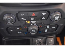 Jeep Renegade  1.5 Turbo T4 130 ch BVR7 e-Hybrid Altitude occasion - Photo 13