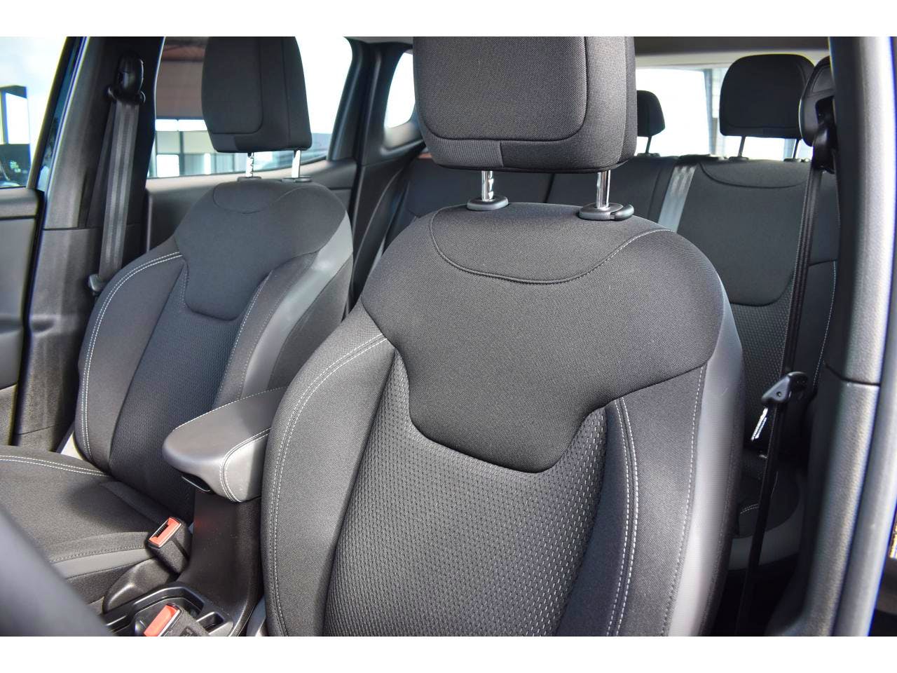 Jeep Renegade  1.5 Turbo T4 130 ch BVR7 e-Hybrid Altitude occasion - Photo 15