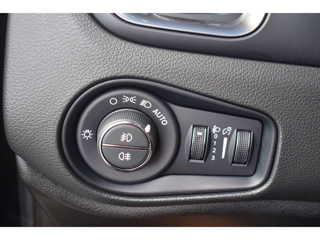 Jeep Renegade  1.5 Turbo T4 130 ch BVR7 e-Hybrid Altitude occasion - Photo 21