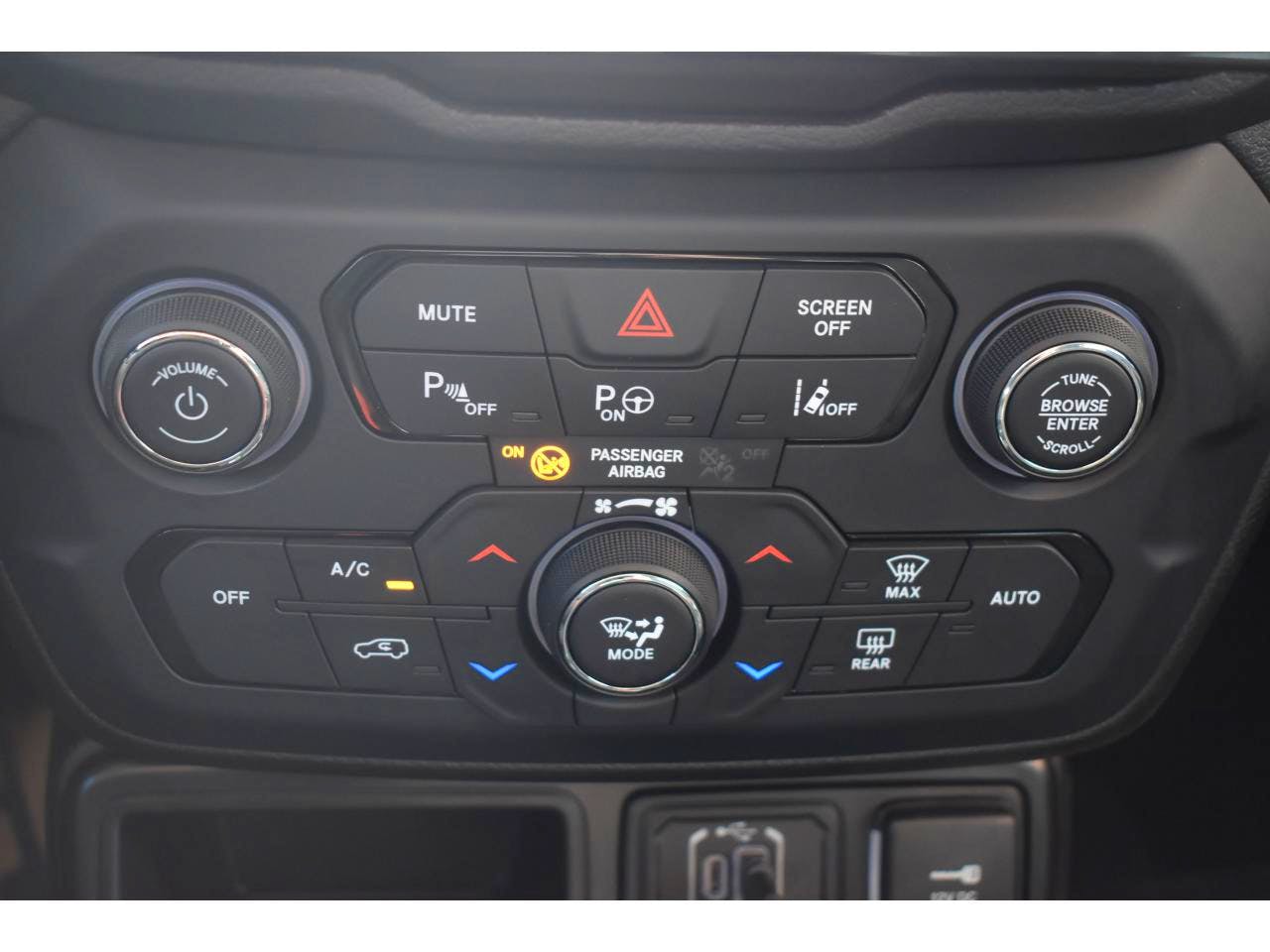 Jeep Renegade  1.5 Turbo T4 130 ch BVR7 e-Hybrid Altitude occasion - Photo 13