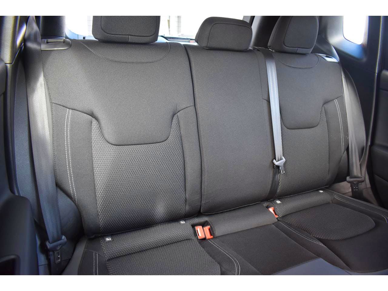 Jeep Renegade  1.5 Turbo T4 130 ch BVR7 e-Hybrid Altitude occasion - Photo 5
