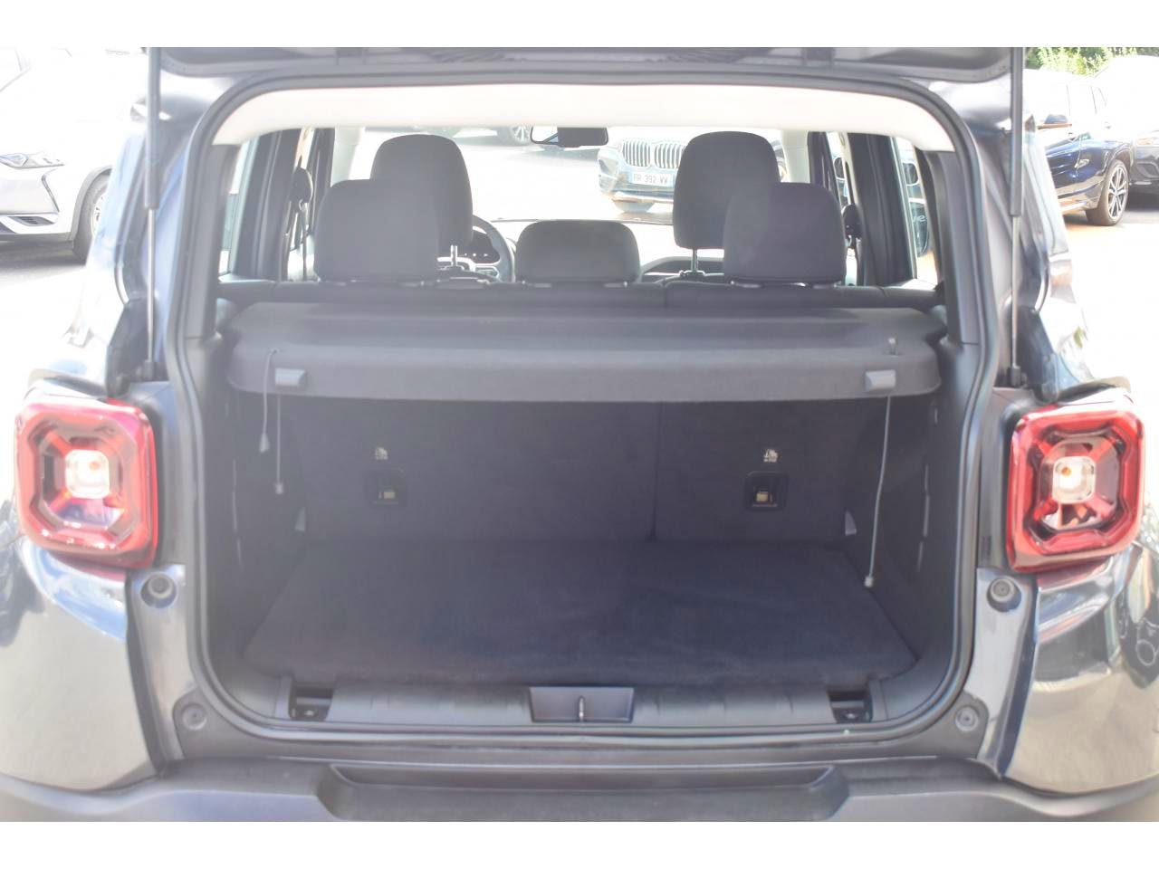 Jeep Renegade  1.5 Turbo T4 130 ch BVR7 e-Hybrid Altitude occasion - Photo 9