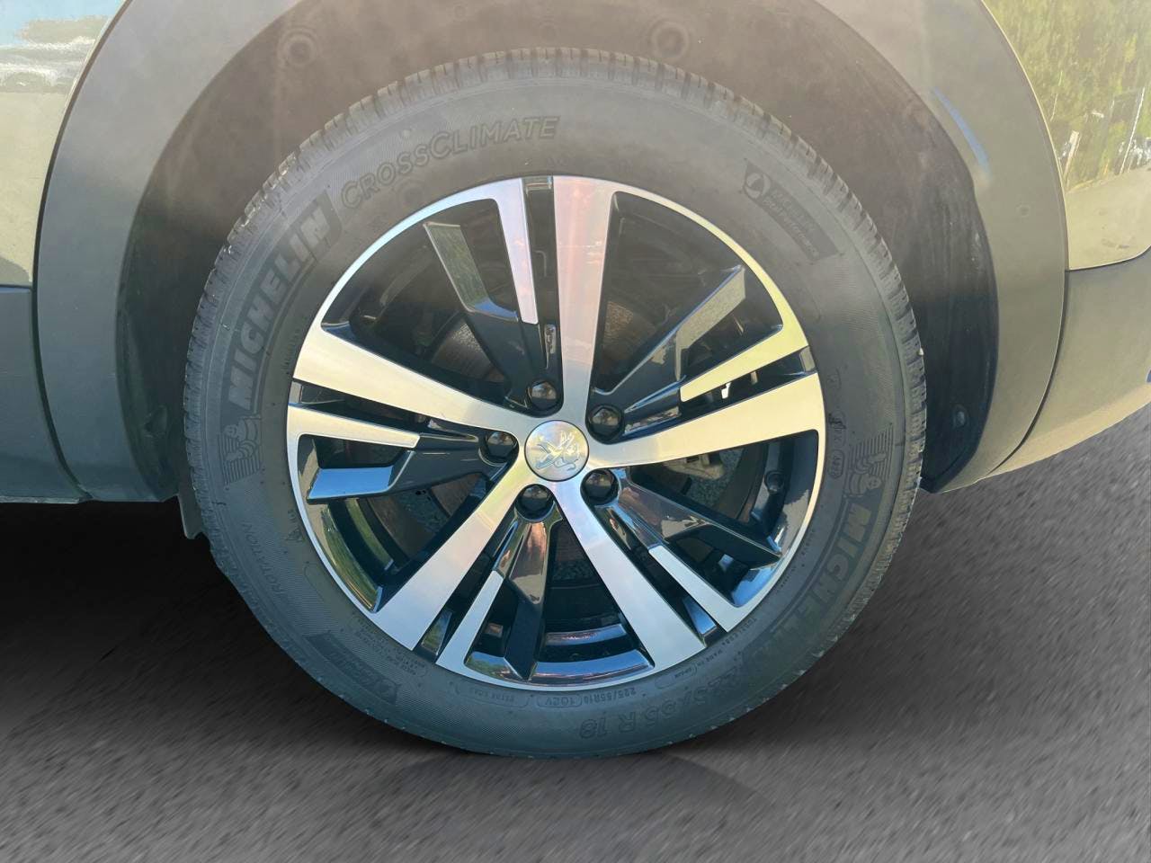 Peugeot 3008  Hybrid 225 e-EAT8 Allure Business occasion - Photo 4