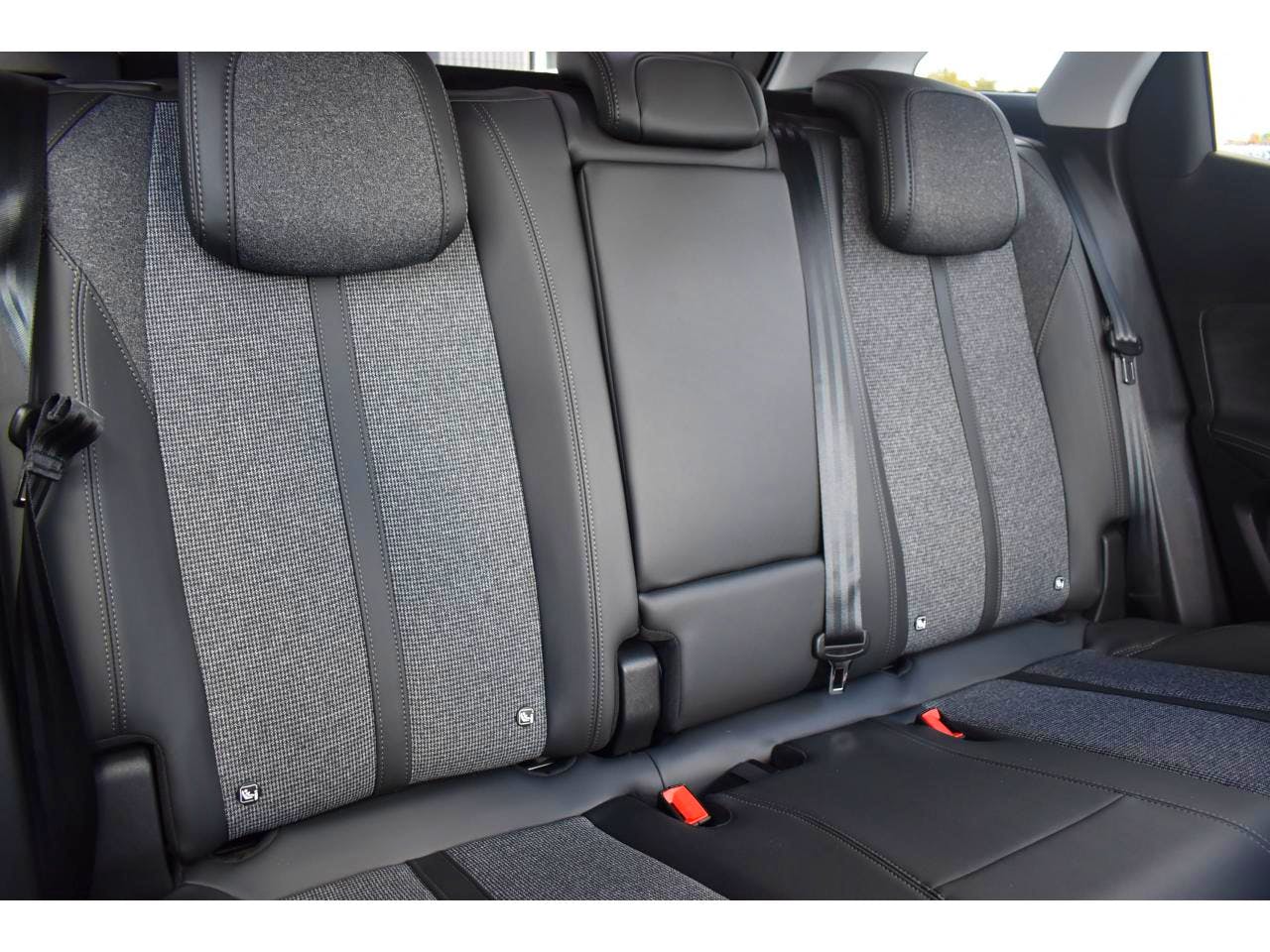 Peugeot 3008  Hybrid 225 e-EAT8 Allure Business occasion - Photo 5