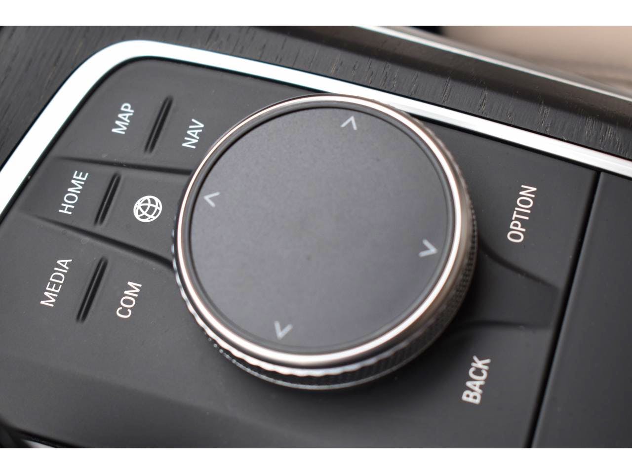BMW Série 3  330e Luxury - BVA occasion - Photo 34