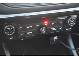 Jeep Compass  1.5 Turbo T4 130 ch BVR7 e-Hybrid Summit occasion - Photo 13