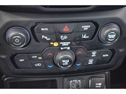 Jeep Renegade  1.5 Turbo T4 130 ch BVR7 e-Hybrid Altitude occasion - Photo 13