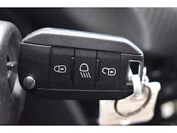 Peugeot 208 PureTech 110ch S&S BVM6 Allure Business occasion - Photo 25