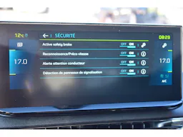 Peugeot 3008 Hybrid 225 e-EAT8 Allure Pack occasion - Photo 32
