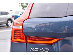 Volvo XC60  T8 Twin Engine 303 ch + 87 ch Geartronic 8 Inscription Luxe occasion - Photo 43