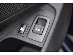 BMW Série 3 330e Luxury - BVA BERLINE occasion - Photo 23