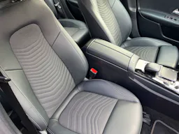 Mercedes Benz Classe A  A 250 e - BV 8G-DCT  BERLINE 5P - BM 177 Business Line PHASE 1 occasion - Photo 5