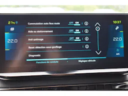 Peugeot 3008 Hybrid 180 e-EAT8 Allure Pack occasion - Photo 31