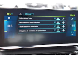 Peugeot 3008 Hybrid 180 e-EAT8 Active Pack occasion - Photo 31