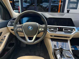 BMW Série 3 Touring 330e xDrive 292 ch BVA8 G21 Luxury occasion - Photo 4