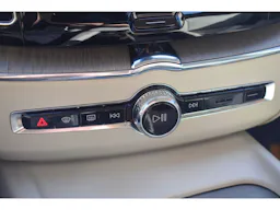 Volvo XC60  T6 AWD Hybride rechargeable 253 ch+145 ch Geartronic 8 Plus Style Chrome occasion - Photo 31