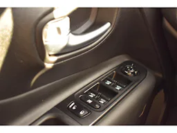 Jeep Renegade 1.3 Turbo T4 - 190 - BVA 4xe eAWD Limited PHASE 2 occasion - Photo 9