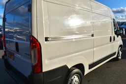 Peugeot Boxer 333 L2H2 BLUEHDI 140 S&S ASPHALT occasion - Photo 2